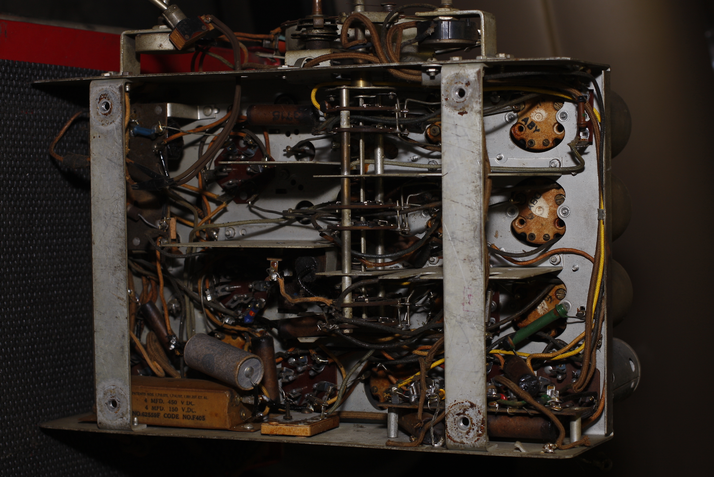 RCA 128 chassis underside